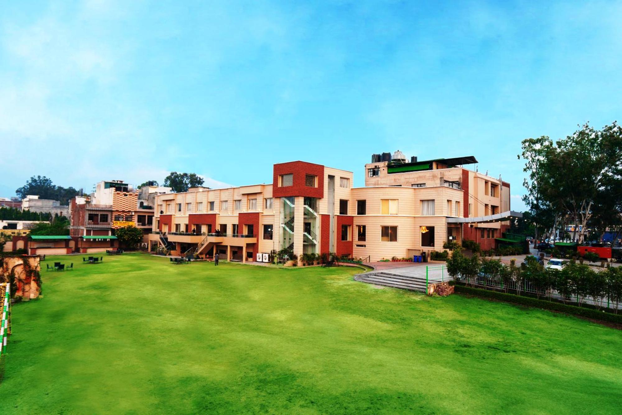 Hotel Classic Residency Kālka 외부 사진